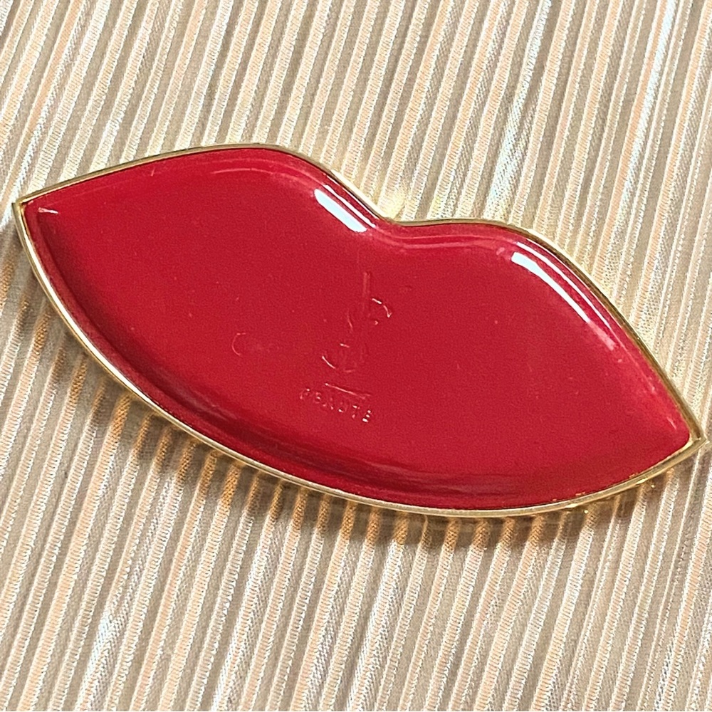 YSL BEAUTY SIGNATURE RED LIP HAND MIRROR